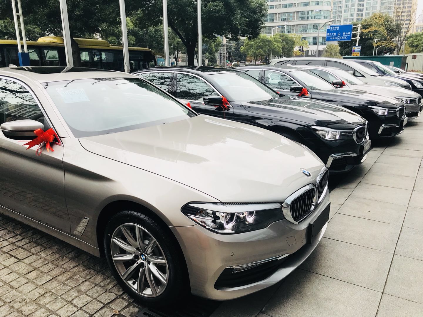 直击通辽宾馆配套用车，这对最经典的跨界组合